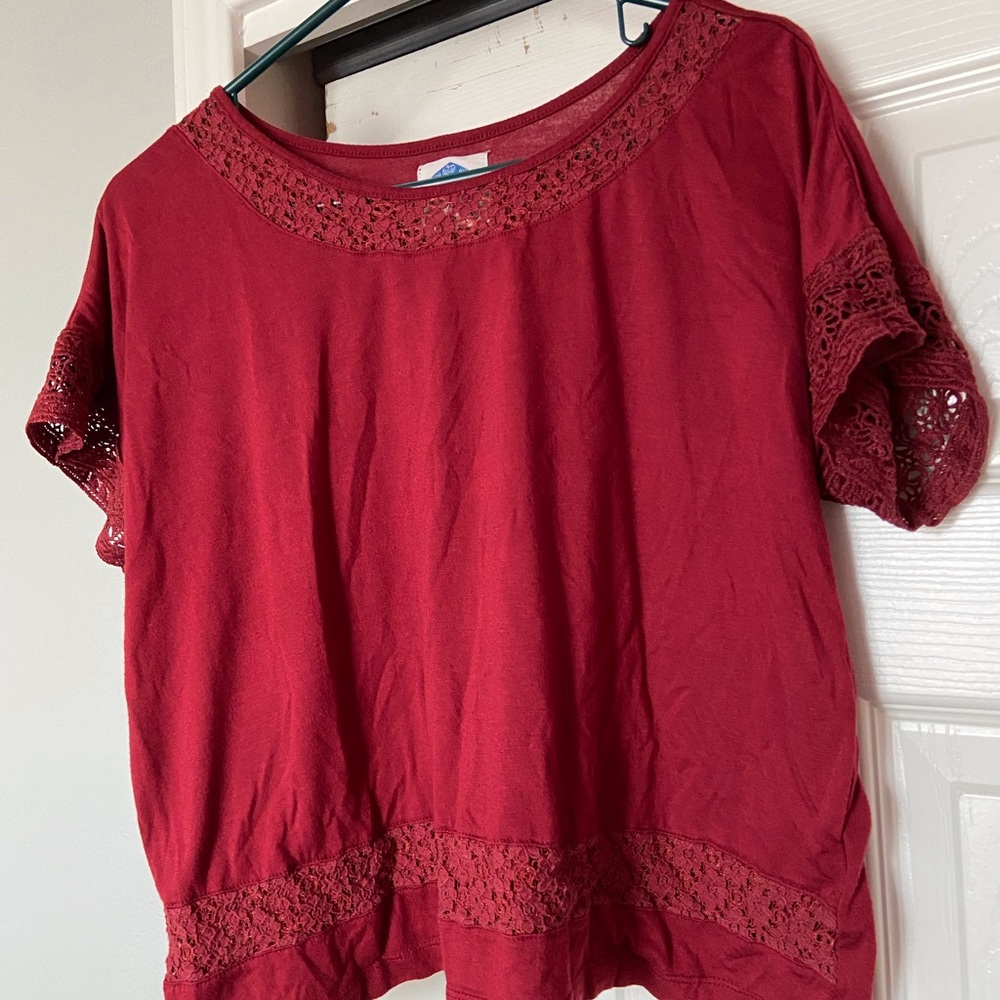 Beautiful red top by Sadie Robertson